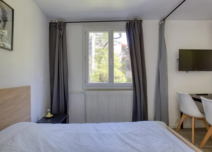 Beautiful Studio Near The Canal De L'ourcq דירה